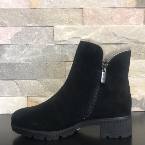 Valdini Ivory Women's Boot - Picture 8 of 12